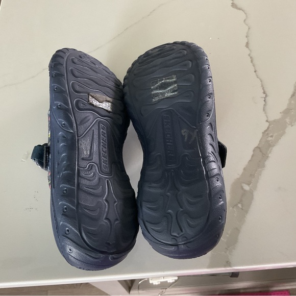 Skechers GoWalk 5 psychedelic Navy Sandals with Colorful Pattern - Picture 3 of 3